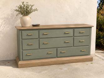 Ethan Allen  Ellington -8 Drawer Dresser