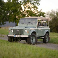 Trade With Land Rover Or Toyota Land Cruiser 