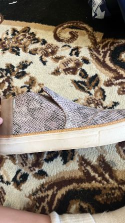 Women’s snake print shoes size 8 in women’s