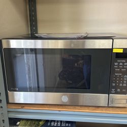 GE 2.2 Microwave Oven 