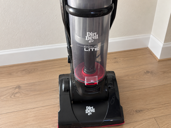 Dirt Devil Endura Lite Upright Vacuum – Excellent Condition, Super Clean