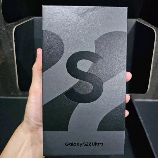 Samsung Galaxy S22 Ultra 128GB S908U Unlocked Smartphone