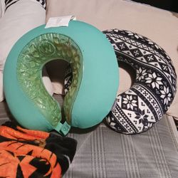 Neck pillows