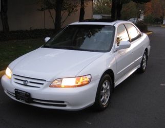 2002 Honda accord sedan selling for parts totaled frame
