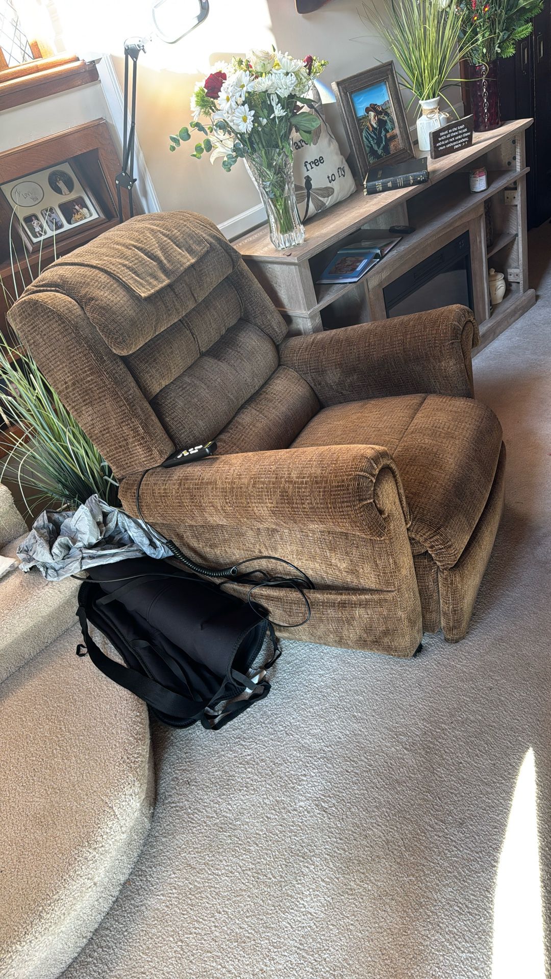 Power lift recliner