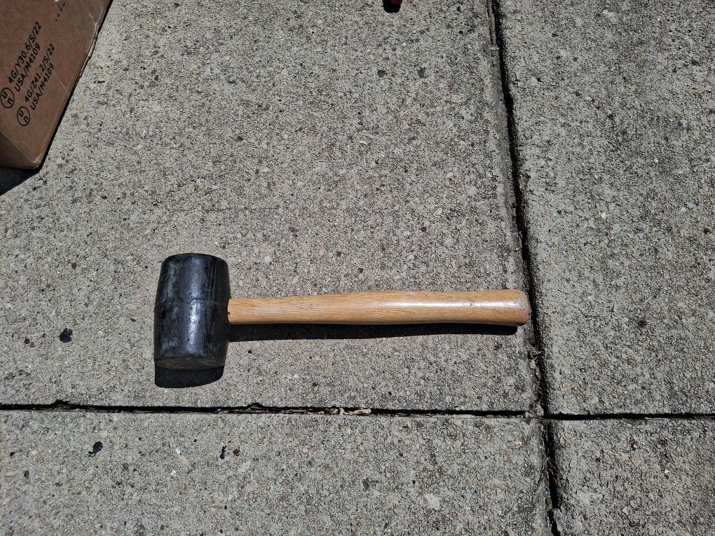 Black Rubber Mallet with Wood Handle 12In 16oz head