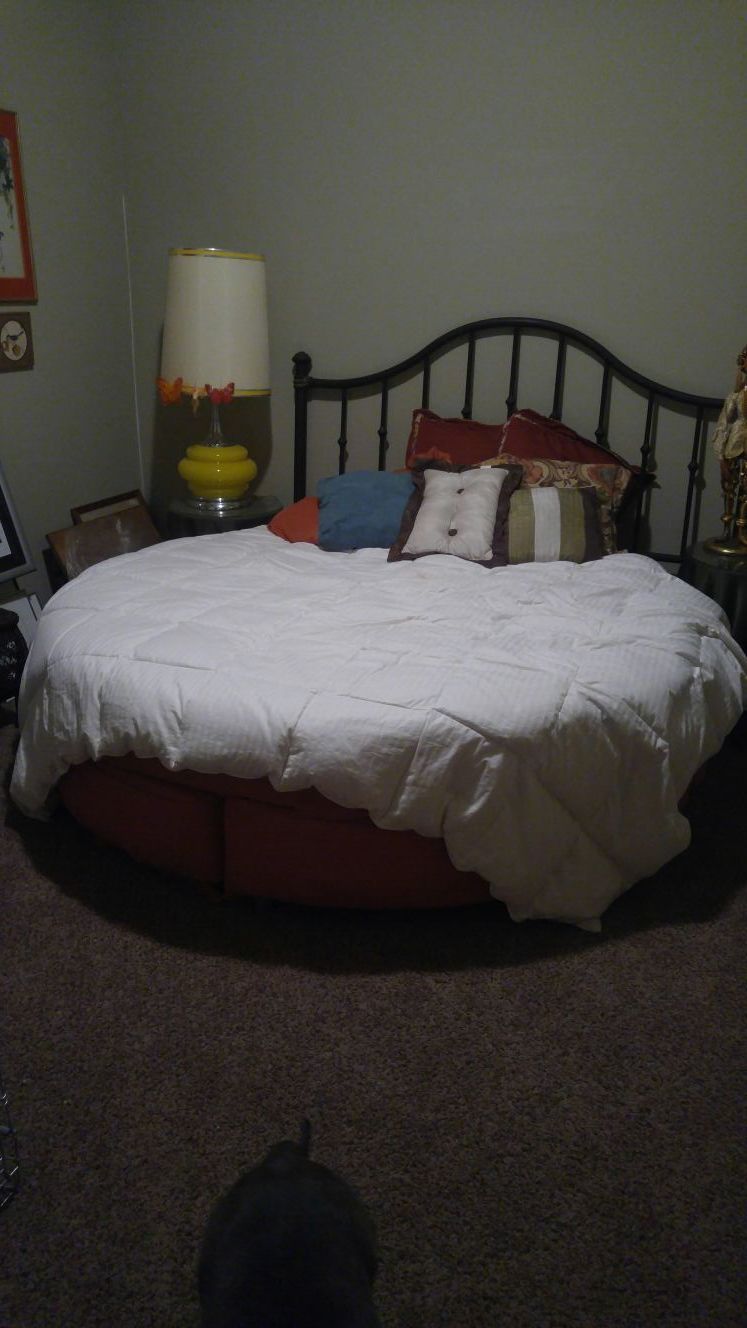Ikea vintage round bed
