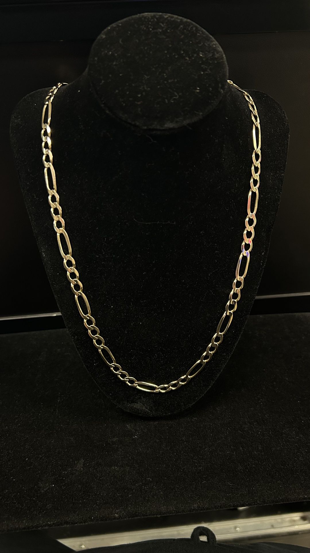 10K Gold Figuaro Neckalce 7mm wide 24”L 28.78grms no trades pick up in Tacoma 