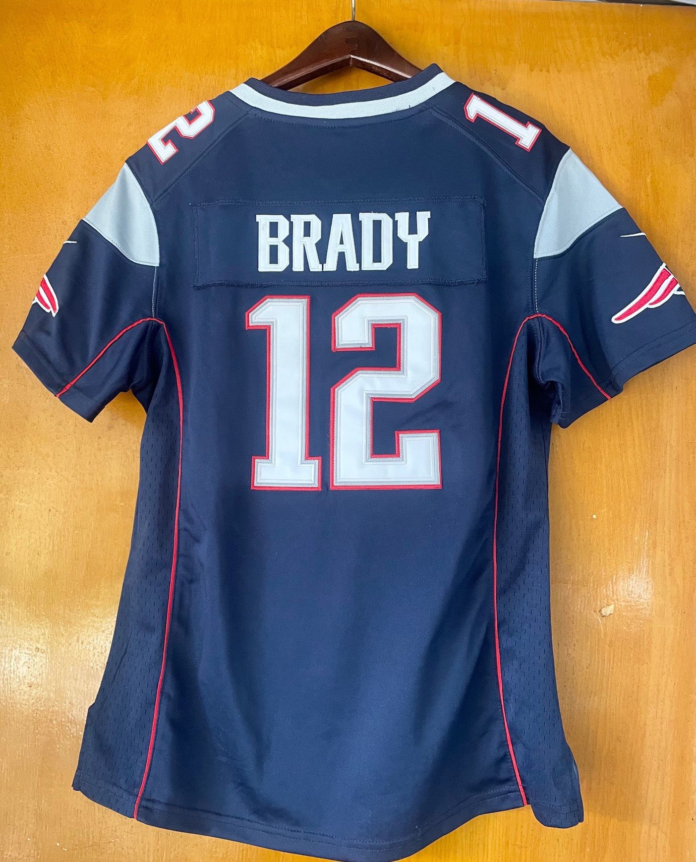 ** Tom Brady Women’s Large NFL Jersey **