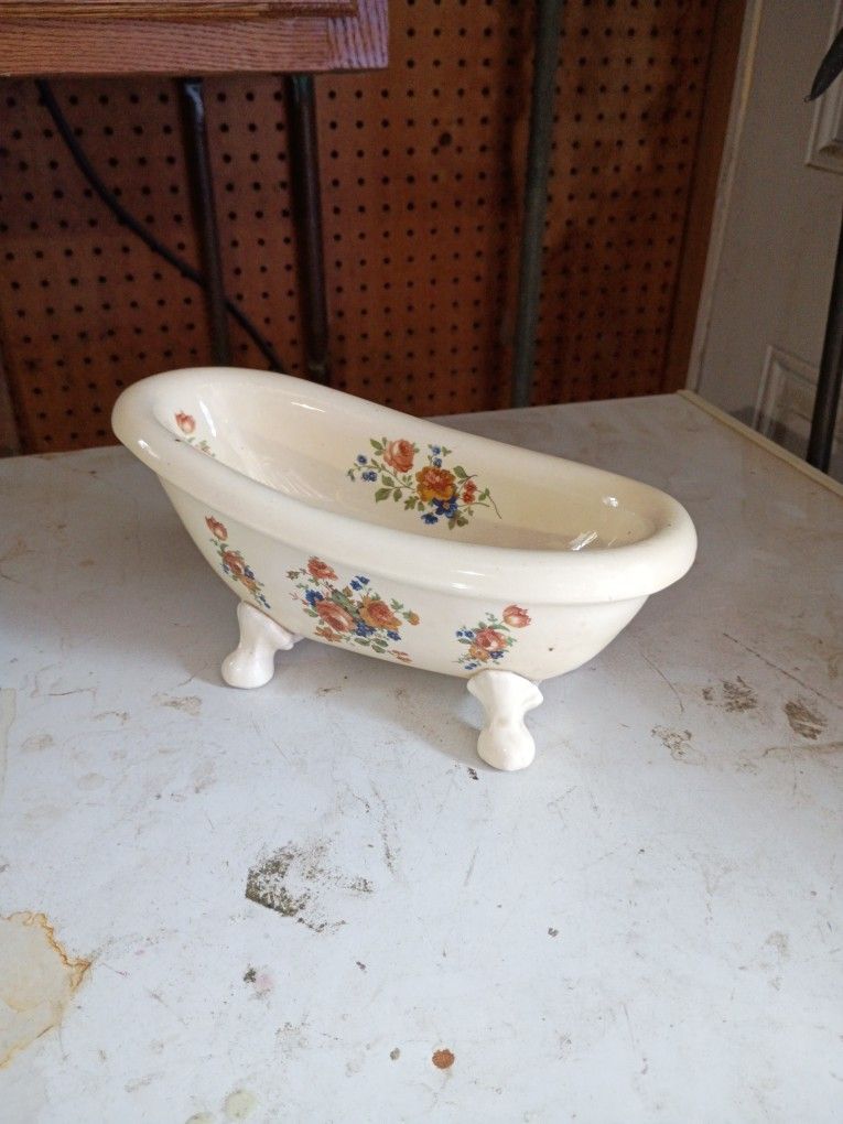Vintage Porcelain Tub Deco