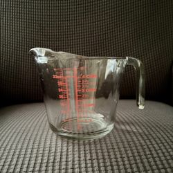 32 ounce/4 Cup Heavy Duty Glass Measuring Cup