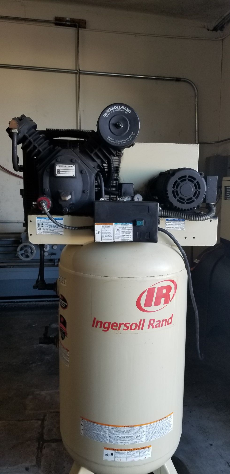 Ingersoll-Rand 2475 Series 7.5-HP air compressor