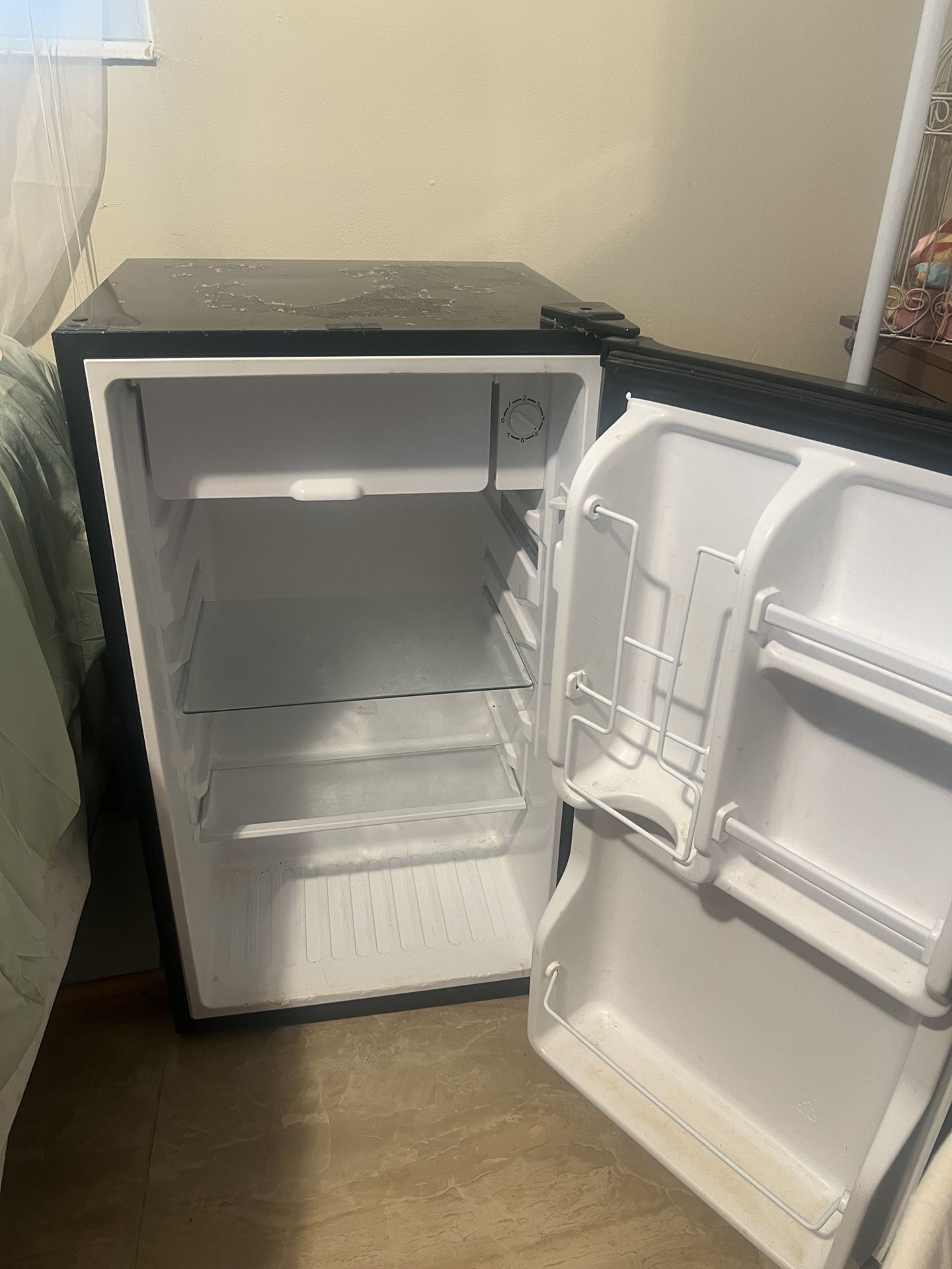 ✨ Mini Fridge – Works Perfectly! ✨ $50
