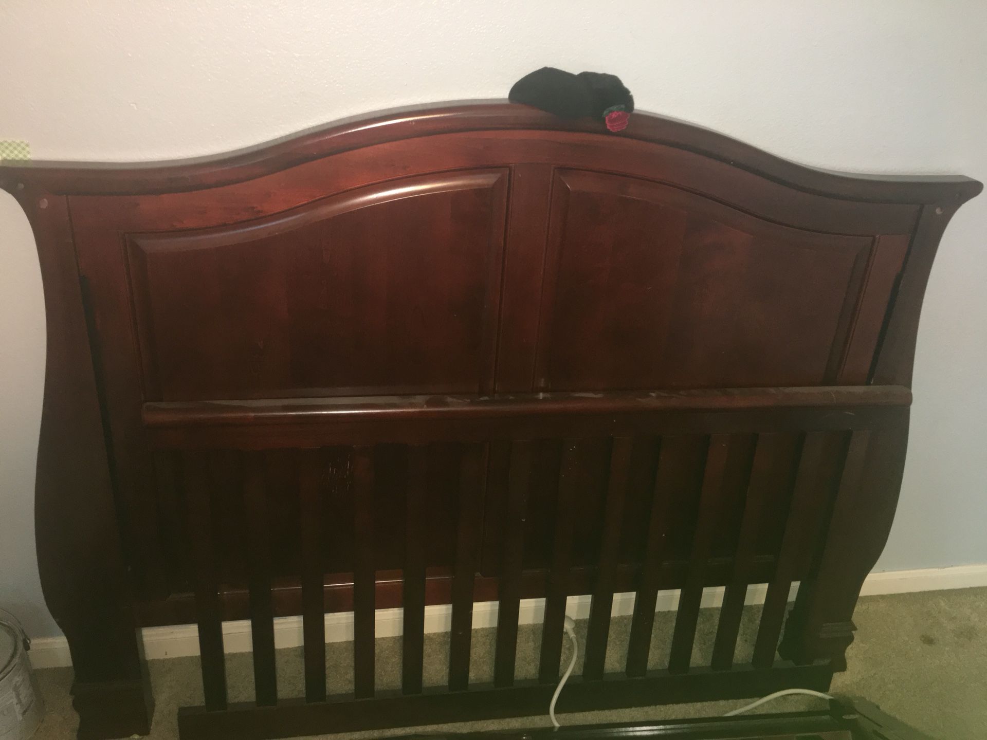 BabysRus cherry wood baby crib with day bed conversion kit