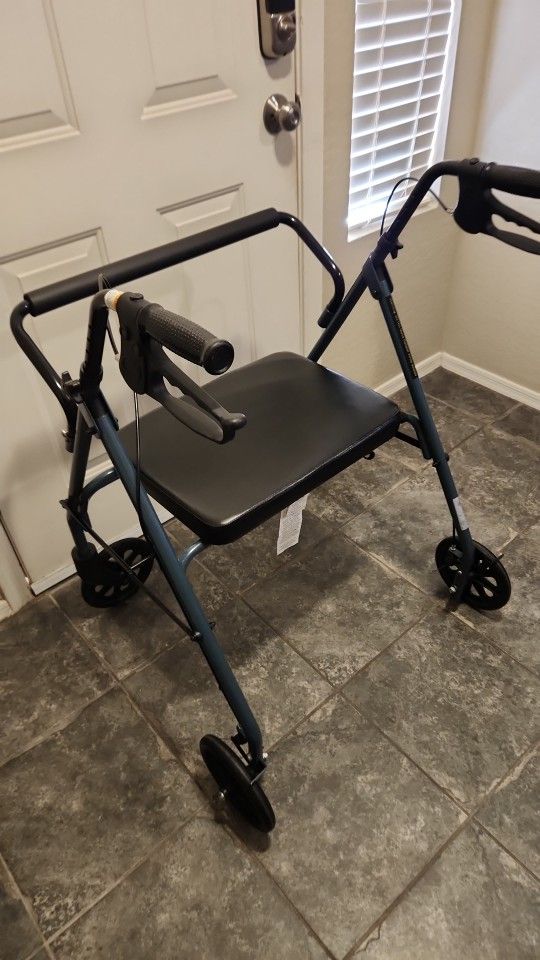 Drive Medical 10215BL-1 Bariatric Foldable Rollator Walker with Seat
