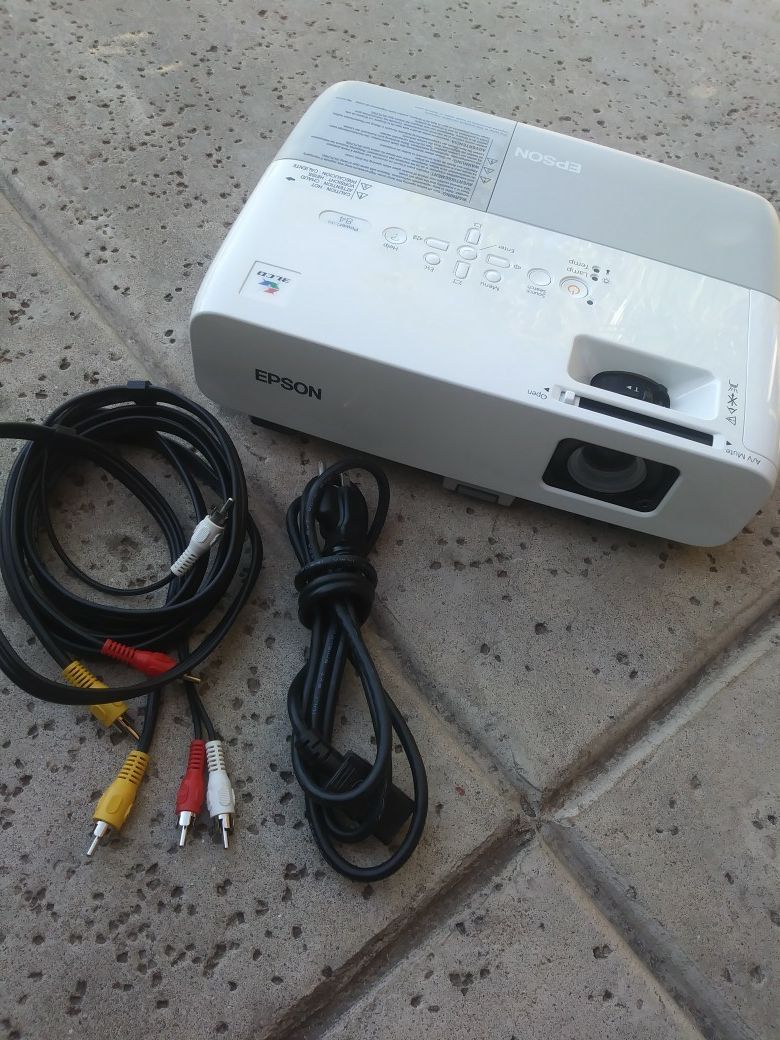 LCD Projector EPSON Model H294A /3LCD/ PowerLite 84/ 2,600 Ansi Lumens (CHEAP PRICE)