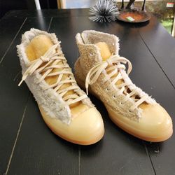 Converse Chuck's Teddy Sherpa High Tops 164535C Men's 9.5 / Women's 11.5
