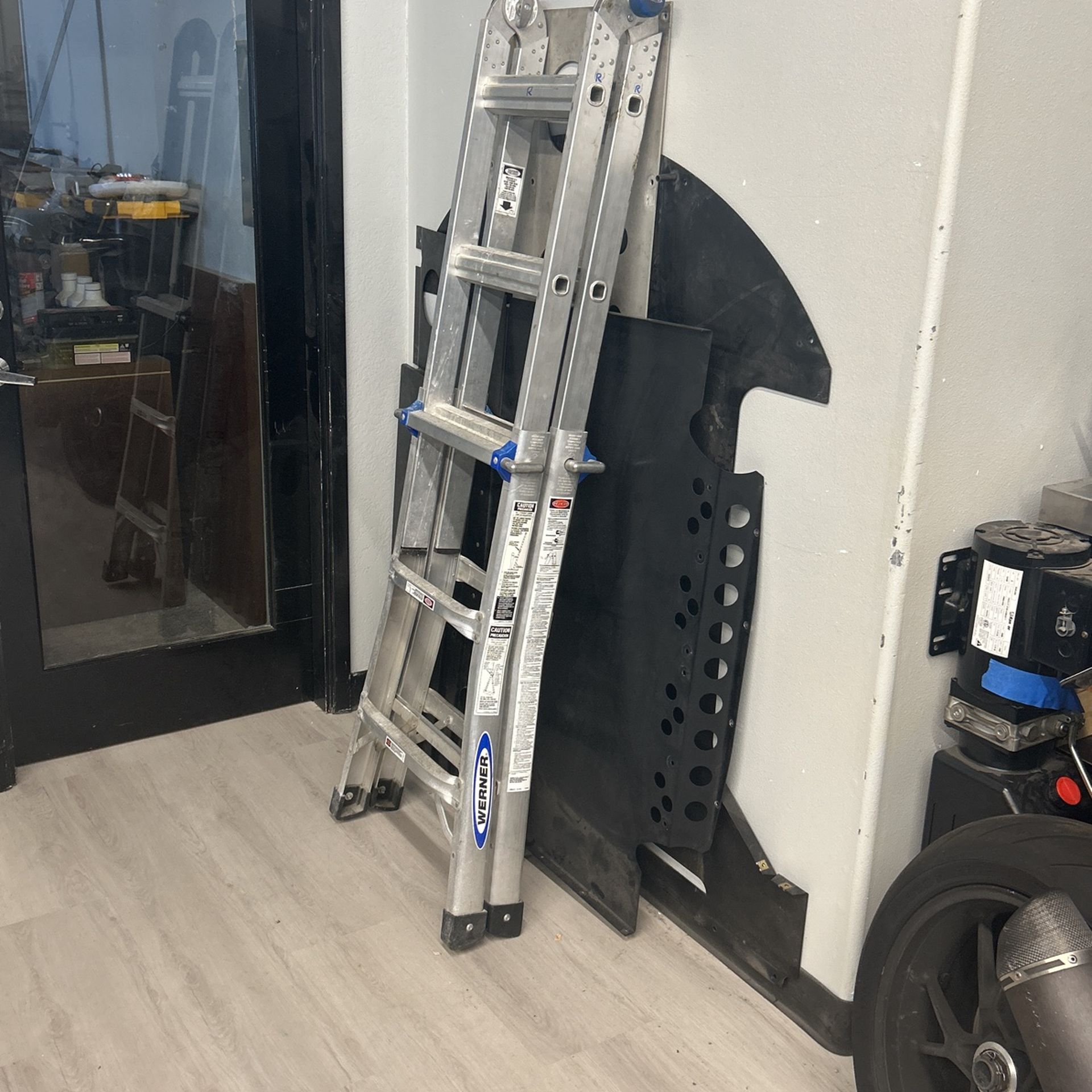 Werner Ladder 300lbs Heavy Duty Aluminum