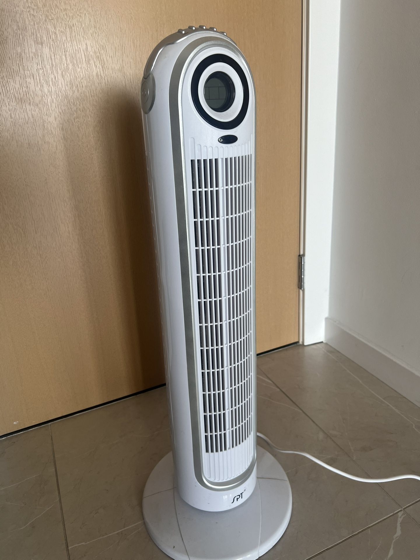 Tower Fan With Remote 