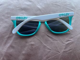 Limited edition Oakley Heritage frogskins seafoam & white