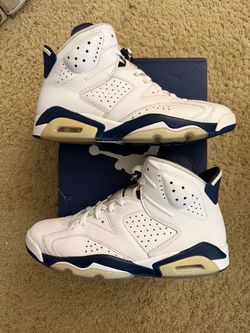 Size 10.5 (Used condition, has box, and lacelocks) - Air Jordan 6 retro midnight navy