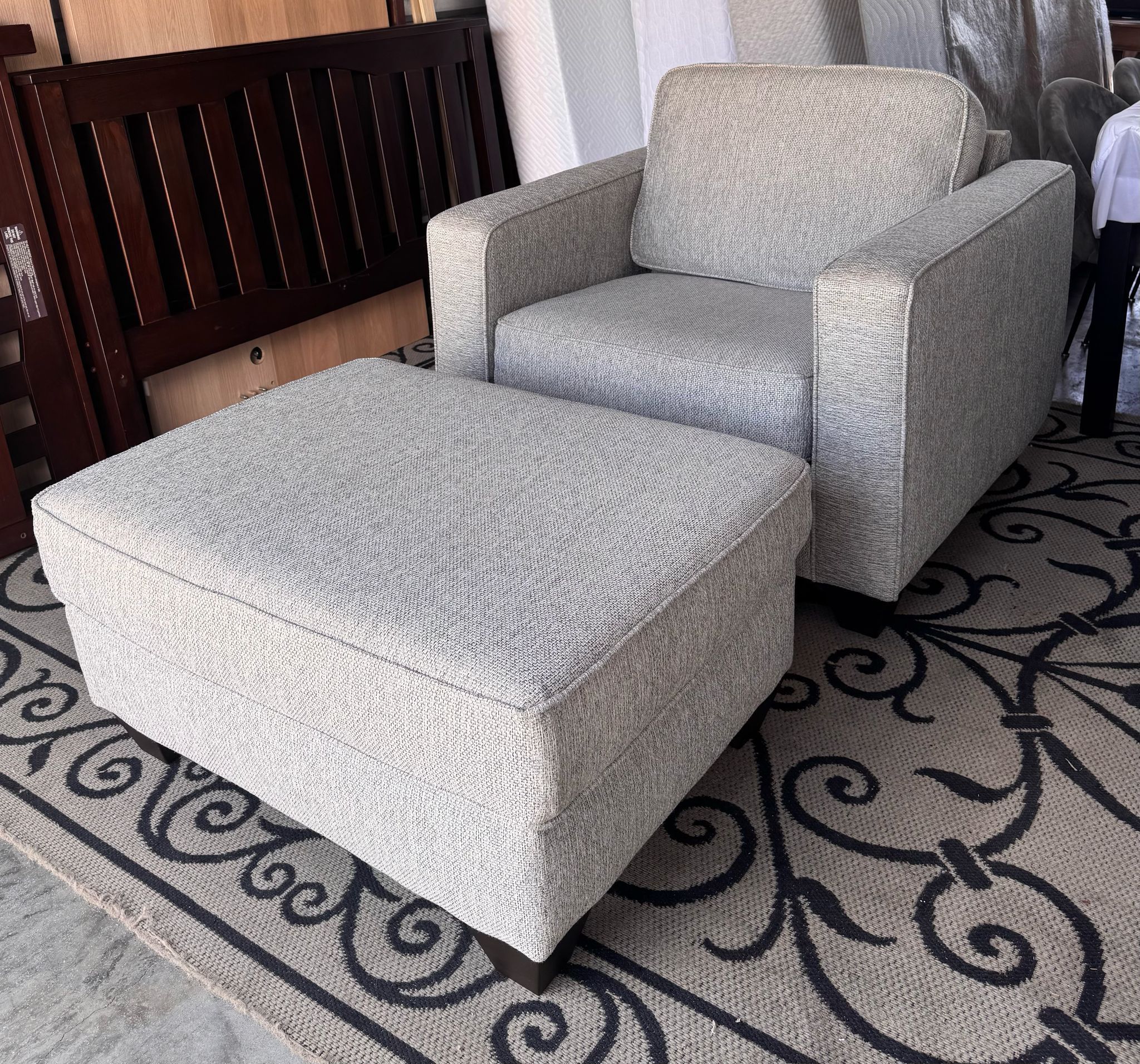 Sofá Chair And Ottoman