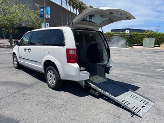 2008 Dodge Grand Caravan Handicapped minivan ramp Braun Entervan