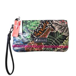 Sakroots artist circle charging wristlet Giraffe wildlife Nikki Pilkington NWT