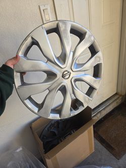 Nissan Rogue Hubcap