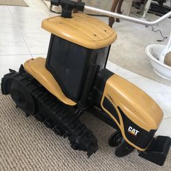 Caterpillar CAT Challenger ag Tractor Lawn Sprinkler