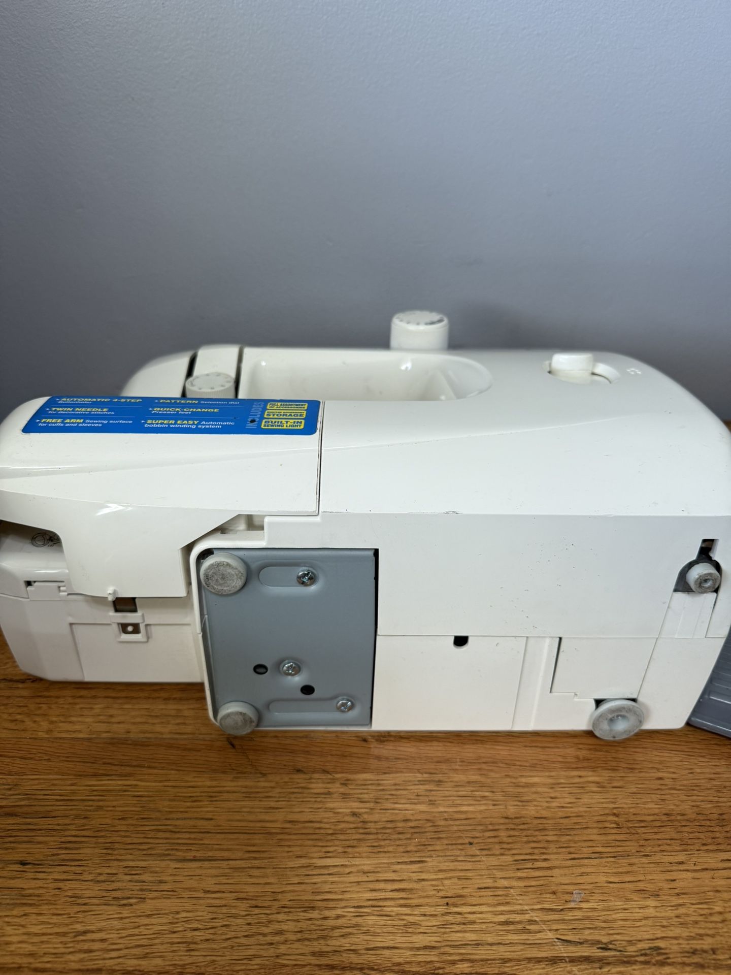 Brother LS 2125i Electric Lightweight Portable Sewing Machine Tested/ foot pedal