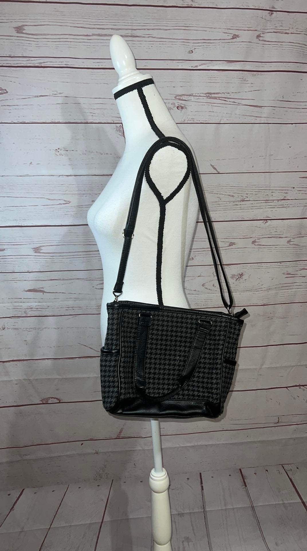 Thirty-One Black/Gray Houndstooth Handbag