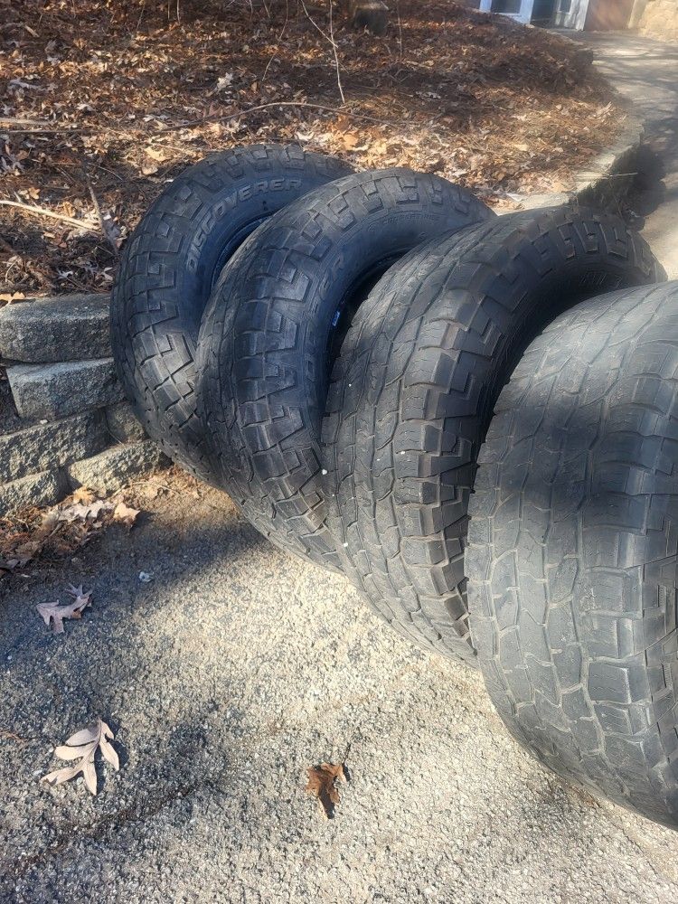 LT265/70/18 Goodyear wrangler 10 Ply