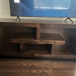 FREE: Decorative TV Stand