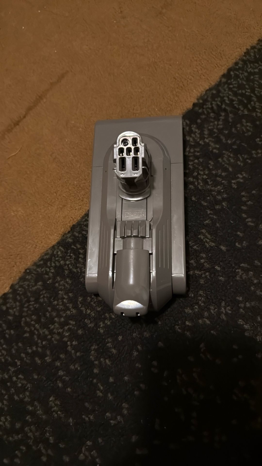 This is a Qwenoer replacement battery for Dyson V11 vacuum cleaners.