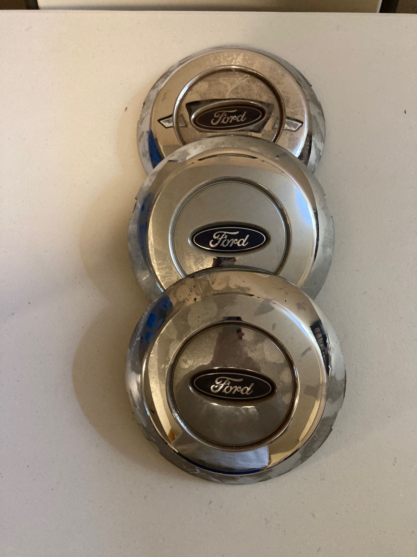 Ford 2007 F150 Hub  Caps (3)