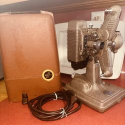 VINTAGE 1940 REVERE 85 8mm FILM PROJECTOR with ORIGINAL CASE & 8 Ft Cord Sold AS IS ALL METAL RECENTLY UNCOVERED in old Family Home 