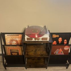 Bluetooth Record Player Comes w Stand And 4 Albums