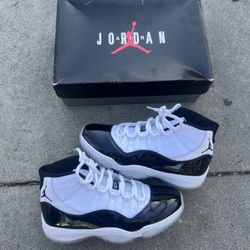 Jordan 11 “Concord” Size 8.5M