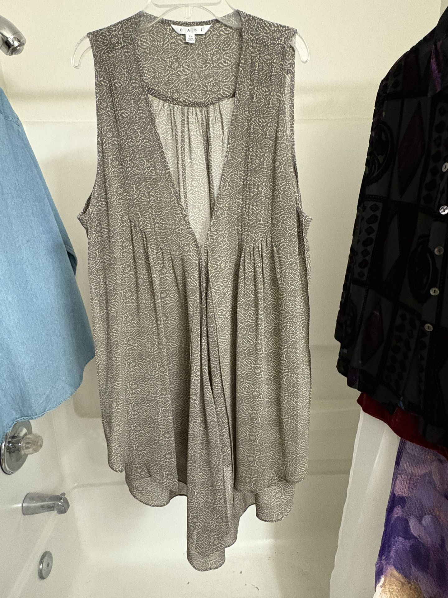 Cabi Women’s Long Top. Size XL