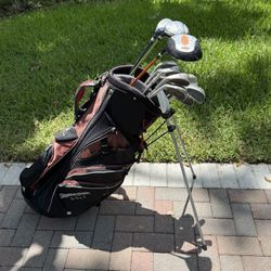 Left handed Men’s golf club set.  Complete set with golf bag