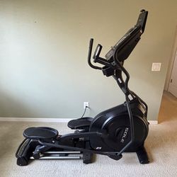 SOLE E25 Elliptical Machine