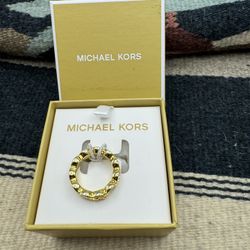 Beautiful Eight Clear Crystals Stoned MK Logo Band Embellished Ring  Size 7 NWT