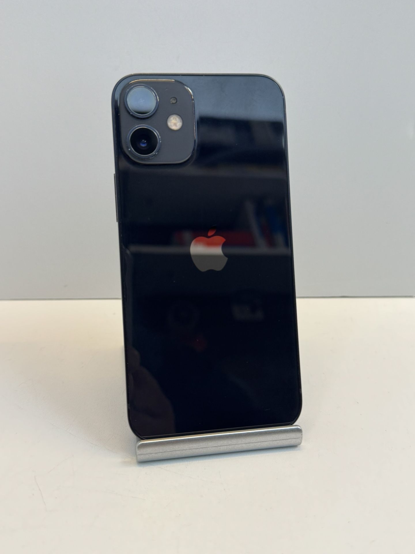 Apple iPhone 12 MINI 64gb. ( Cellphone Unlocked )