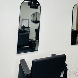 Beauty studio lease space | Espacio de alquiler de estudio de belleza
