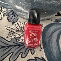 Chanel polish