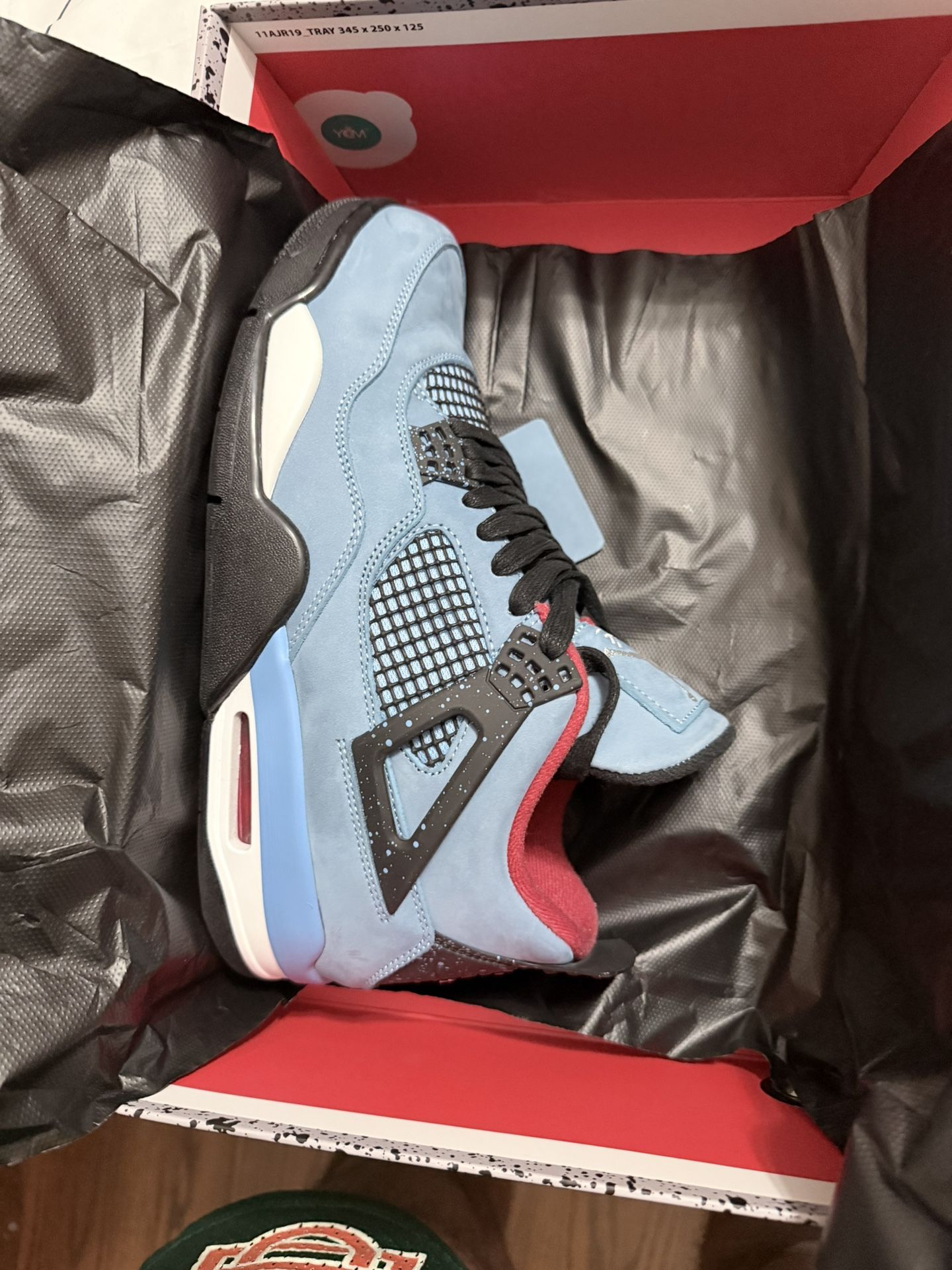 Travis Scott Jordan 4 