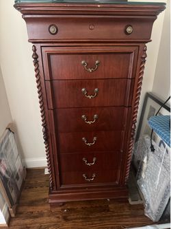 Traditional Cherry Lingerie Chest / Tall Chest of Drawers