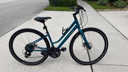 Specialized Crossroads disc brake hybrid bike 700c 21 speed low step through bicycle