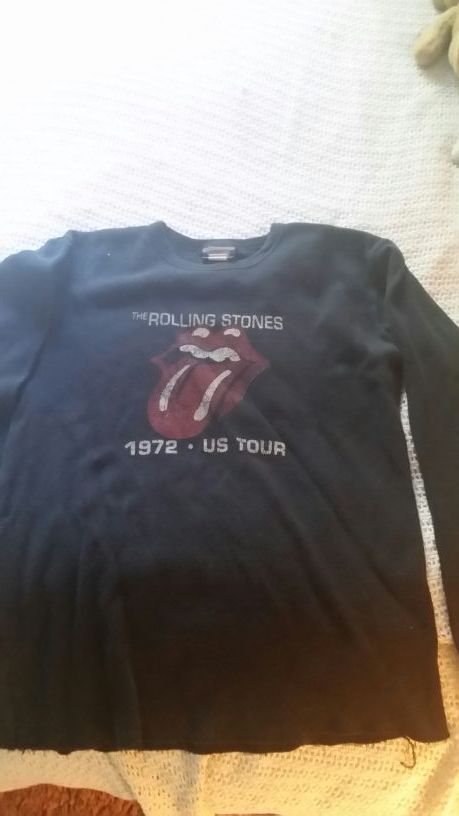 Rolling Stones tee shirt... front has logo, back has locations and dates ,1972 US dates .collectible but still wearable ..POOS